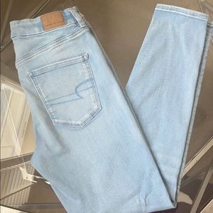 SOLD** American Eagle Curvy Jeans